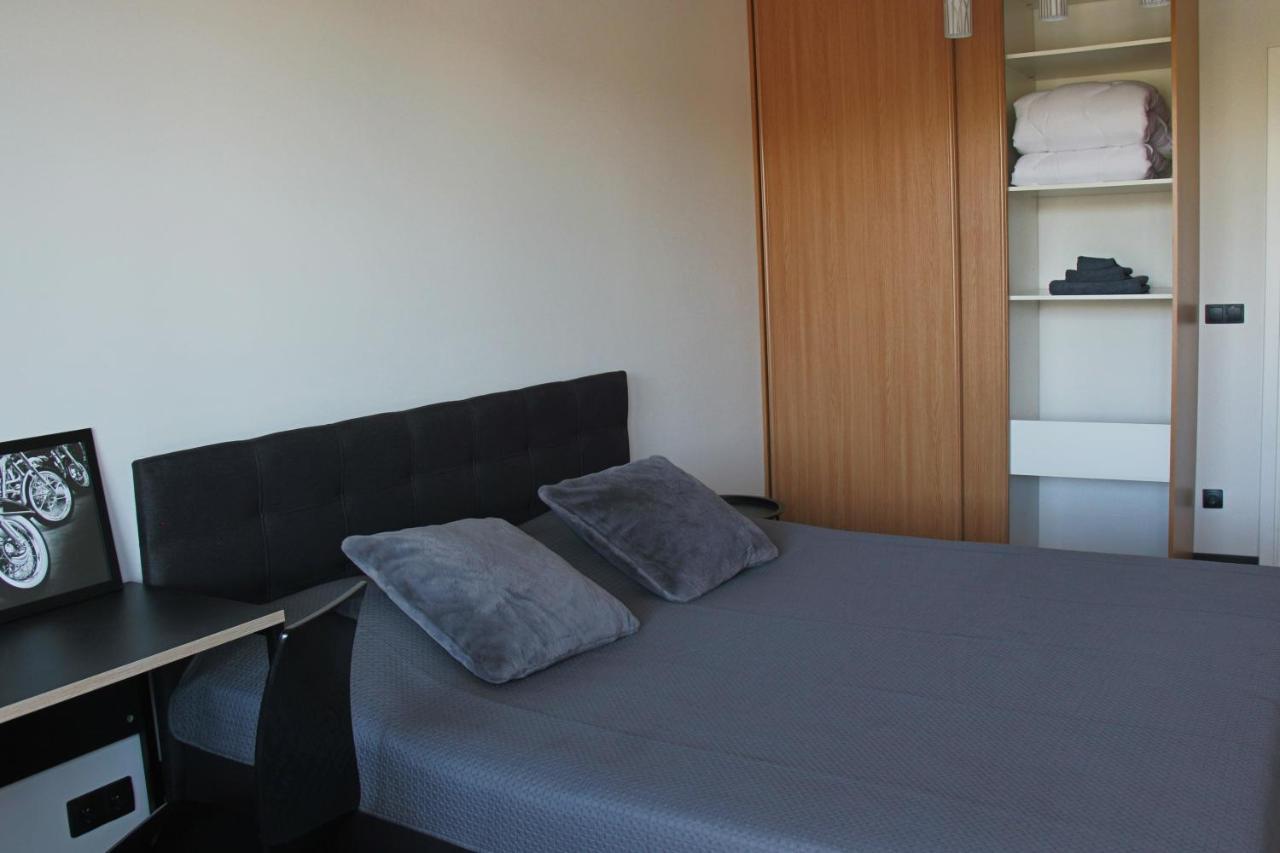 New Modern 4-Room Apartment With Big Balcony And Undeground Parking In Center Of Талин Екстериор снимка