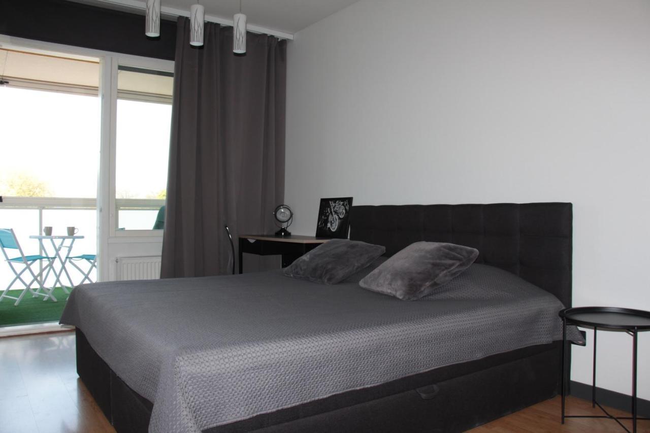 New Modern 4-Room Apartment With Big Balcony And Undeground Parking In Center Of Талин Екстериор снимка