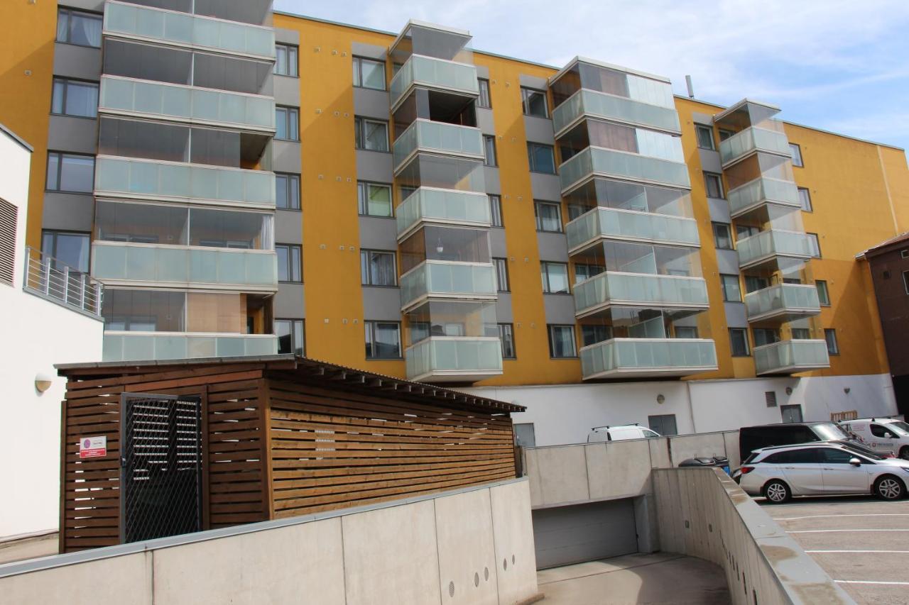 New Modern 4-Room Apartment With Big Balcony And Undeground Parking In Center Of Талин Екстериор снимка